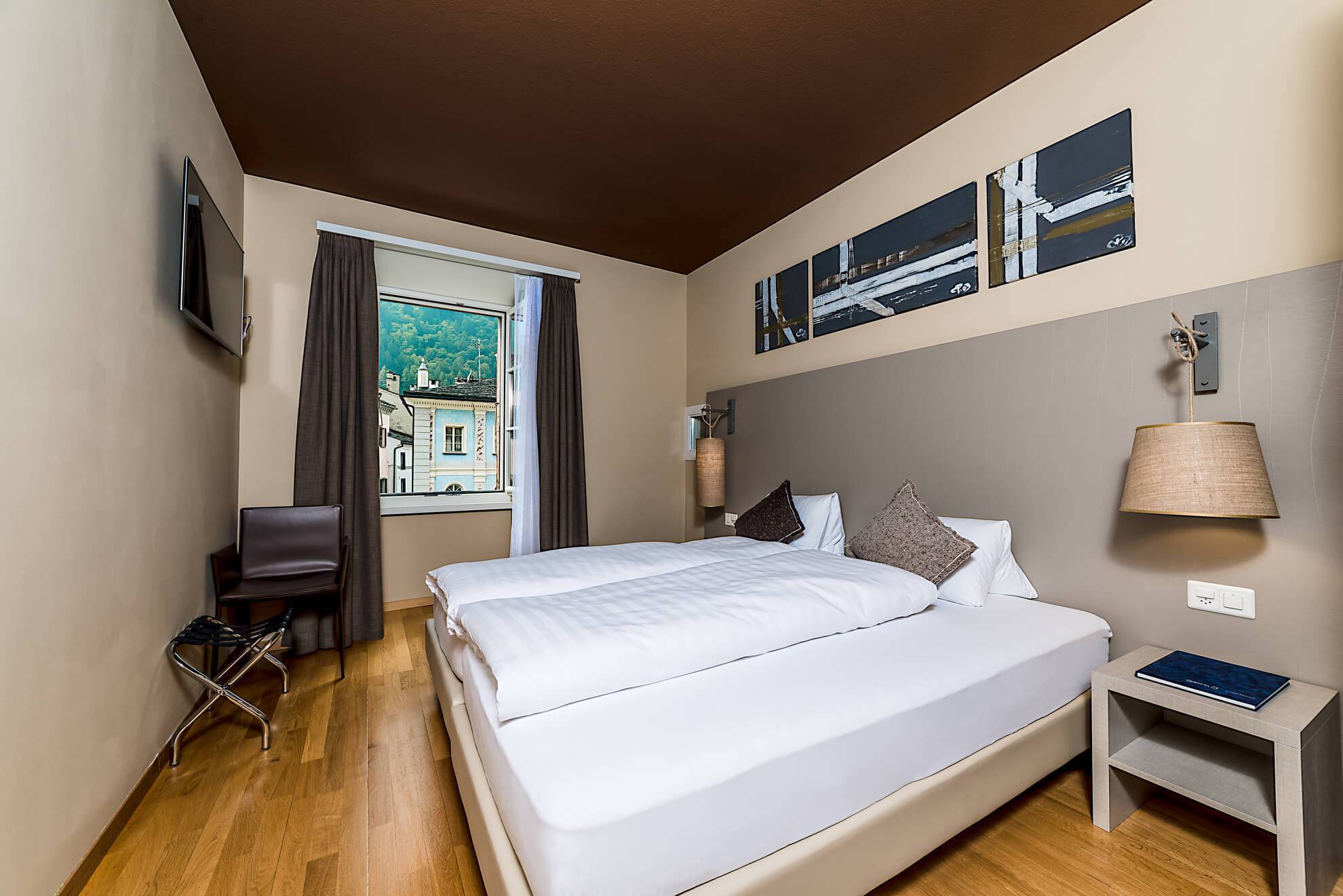 Hotel a Poschiavo: camera doppia spaziosa ed accogliente